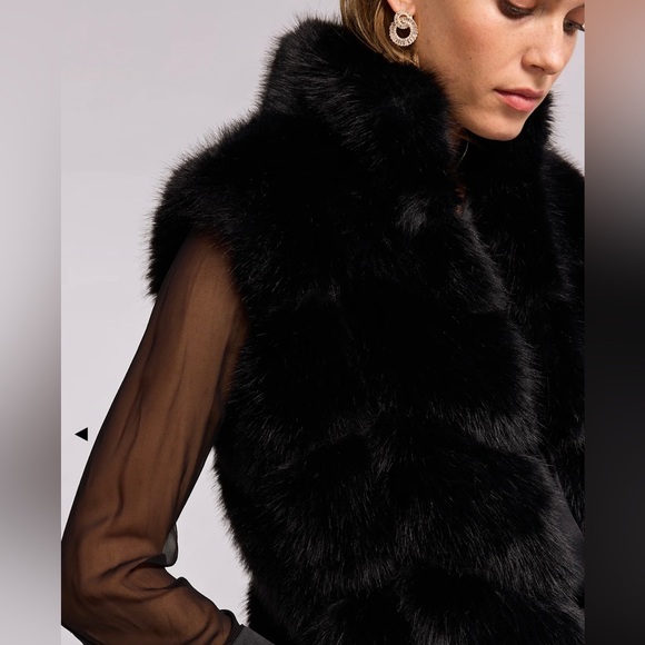 Faux fur Black Vest - Picture 6 of 7